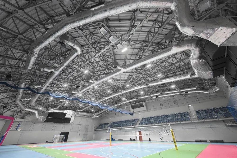 Oświetlenie hali sportowej LED – montaż Gorzów